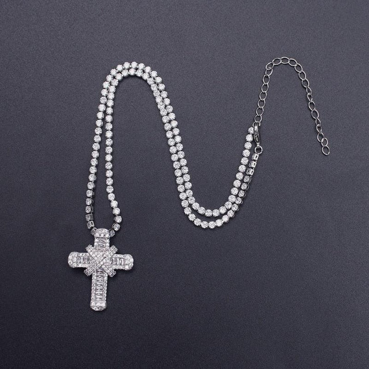 Collier chaîne pendentif croix religieuse en diamants ronds plaqué or / argent - MonPendentif