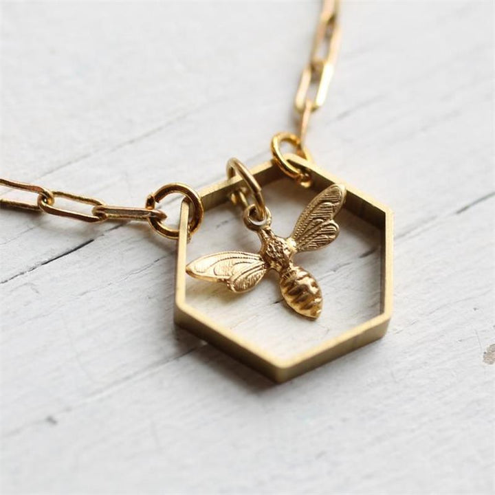 Collier pendentif abeille hexagonal géométrique plaqué or - MonPendentif