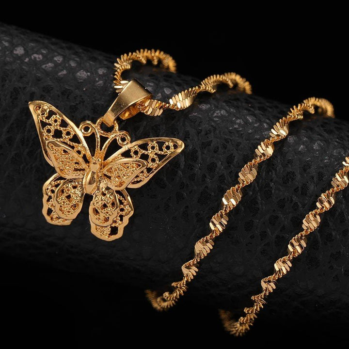 Collier pendentif papillon en relief détaillé plaqué or - MonPendentif