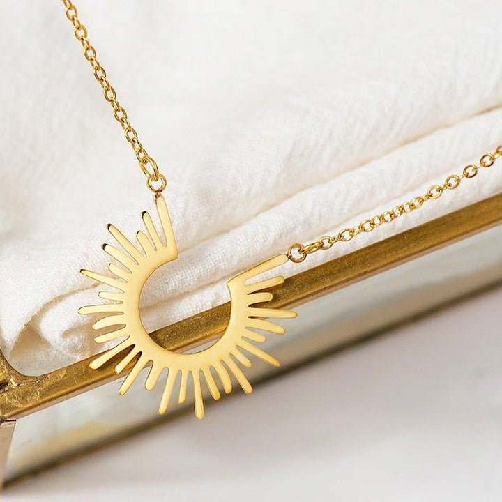Collier pendentif soleil demi-cercle plaqué or / argent - MonPendentif
