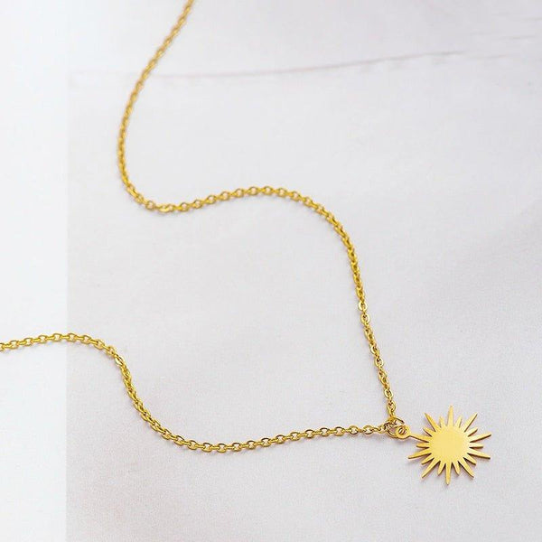 Collier pendentif soleil irrégulier plat plaqué or - MonPendentif